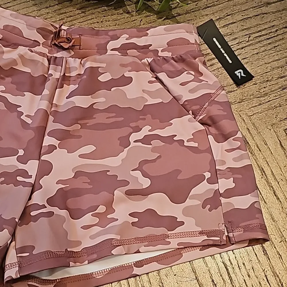 Girls Pink camo shorts size L 12-14 NWT has 2 pockets